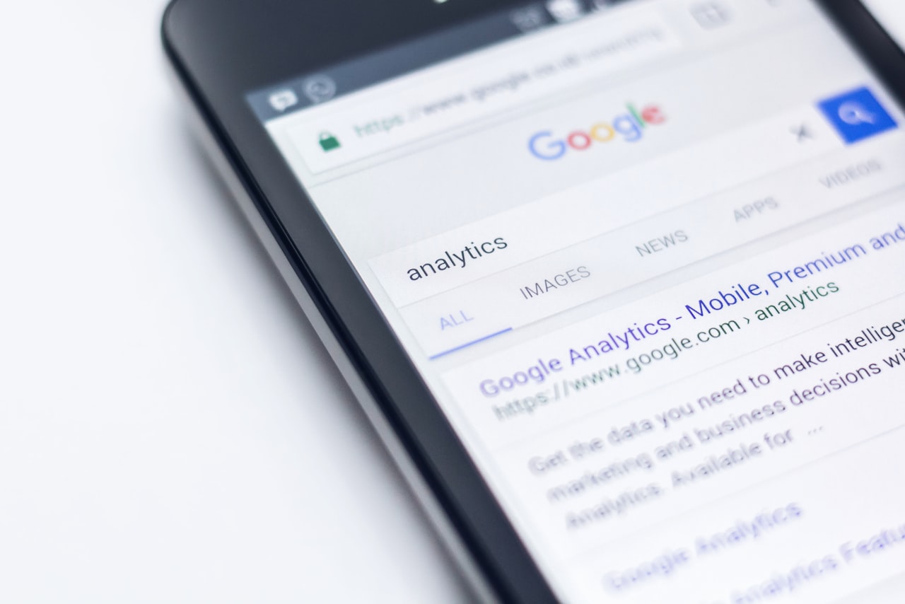SEO优化领域配图——Google SEO 服务怎么选：B2B 企业先看内容地图和转化路径 | KoneB2B B2B 出海增长博客